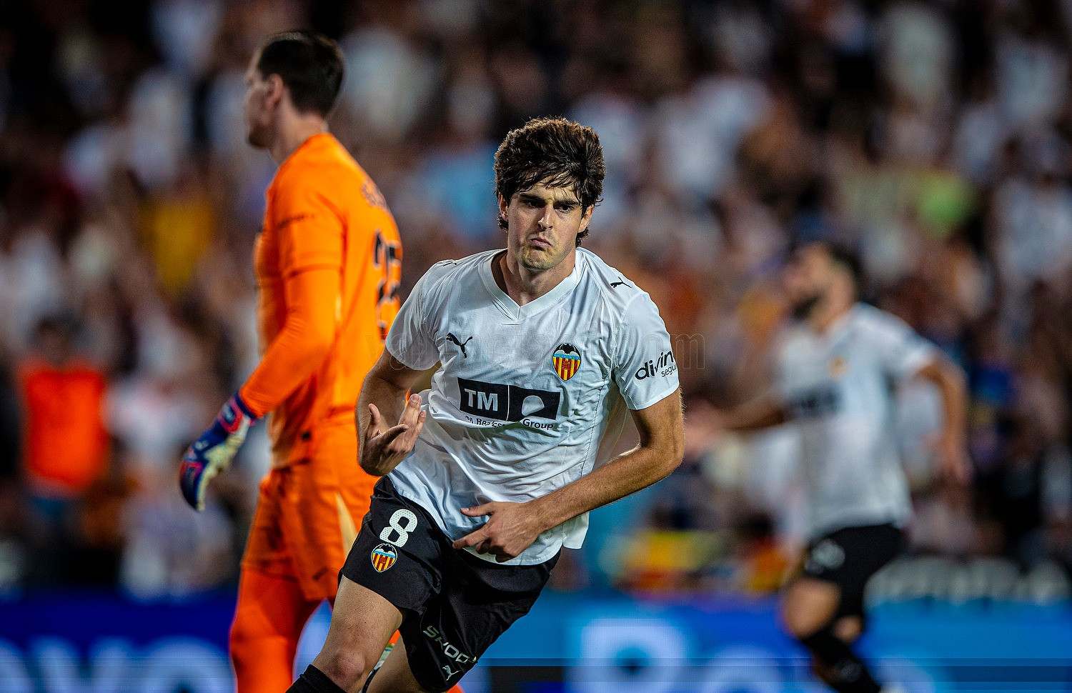 https://static-images.vnncdn.net/vps_images_publish/000001/000003/2026/5/24/valencia-vs-barca-2-199.jpg