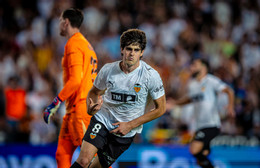 https://static-images.vnncdn.net/vps_images_publish/000001/000003/2026/5/24/valencia-vs-barca-2-199.jpg