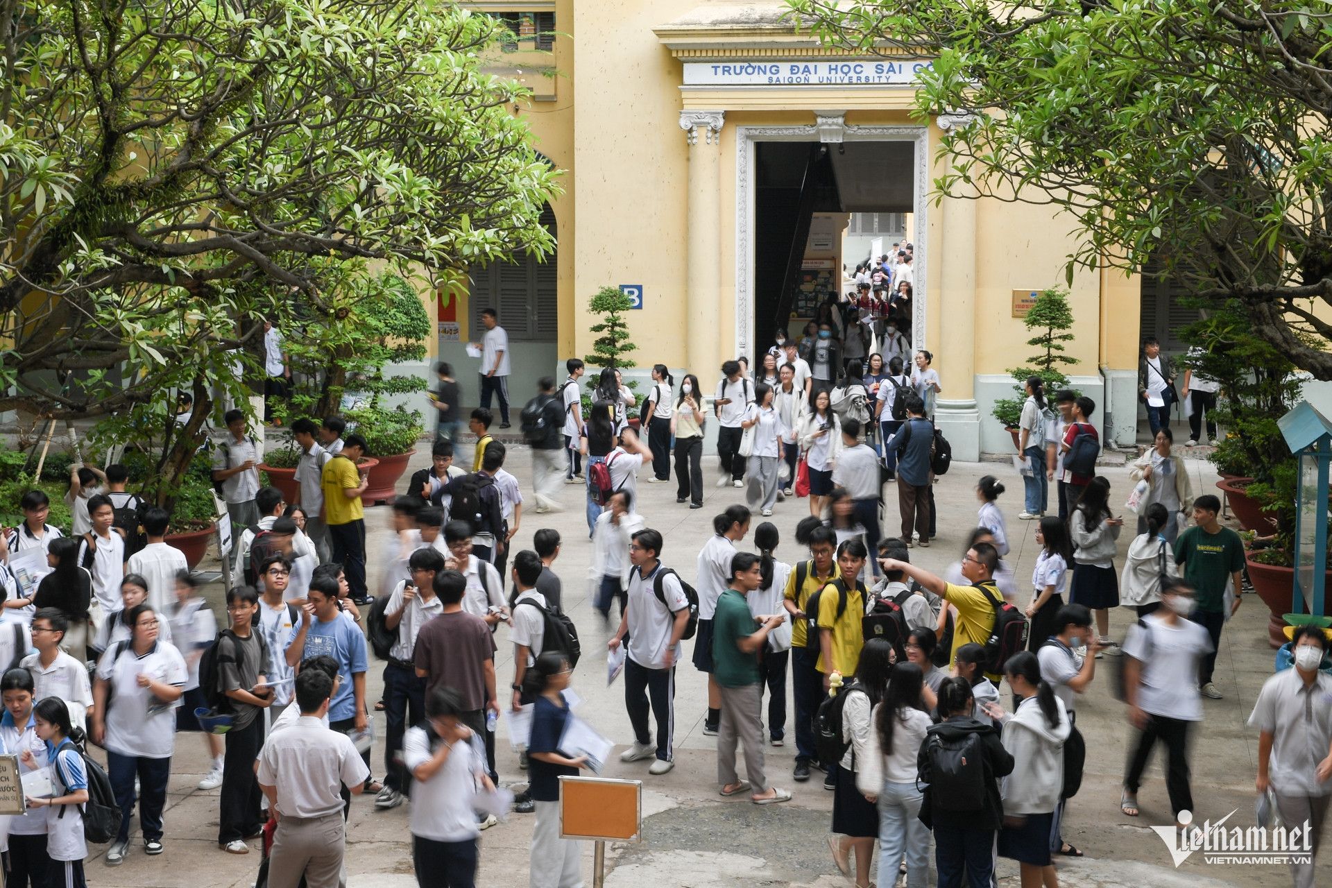 W-thi đánh giá năng lực, học sinh   nguyễn huế 12.jpg