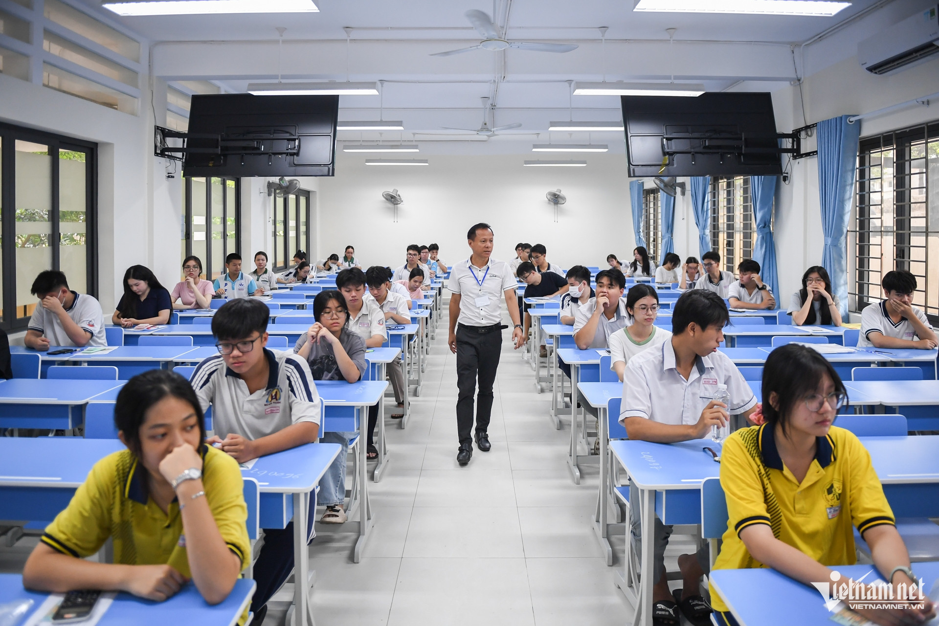 W-thi đánh giá năng lực, học sinh nguyễn huế 25.jpg
