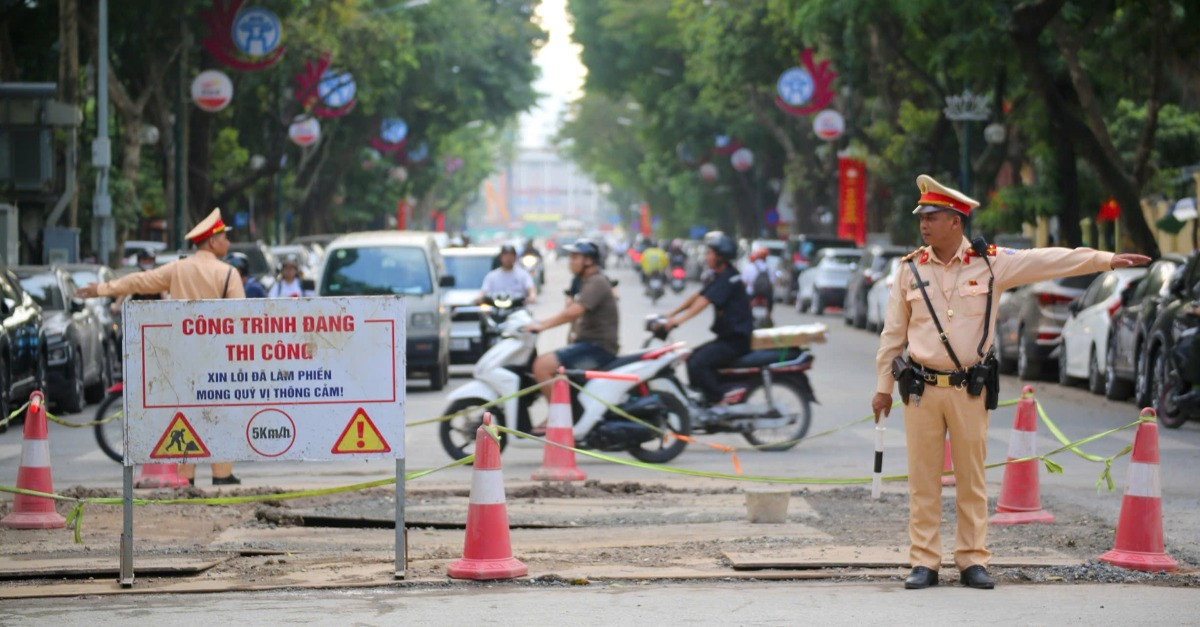 Hà Nội phân luồng, hạn chế phương tiện trên đường Quang Trung để thi công