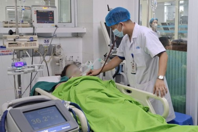 2 người đàn ông sốc nhiệt khi gặt lúa giữa nắng nóng, 1 bệnh nhân hôn mê sâu