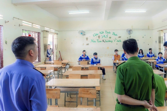 Bản tin chiều 25/5: Khởi tố vụ nam sinh lớp 8 tự vẫn, nghi bạo lực học đường