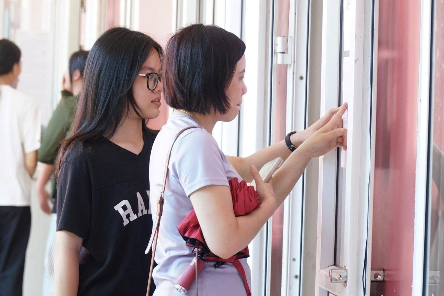 bna_cac thi sinh tai diem thi truong thpt huynh thuc khang. anh my ha.jpg