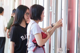 bna_cac thi sinh tai diem thi truong thpt huynh thuc khang. anh my ha.jpg