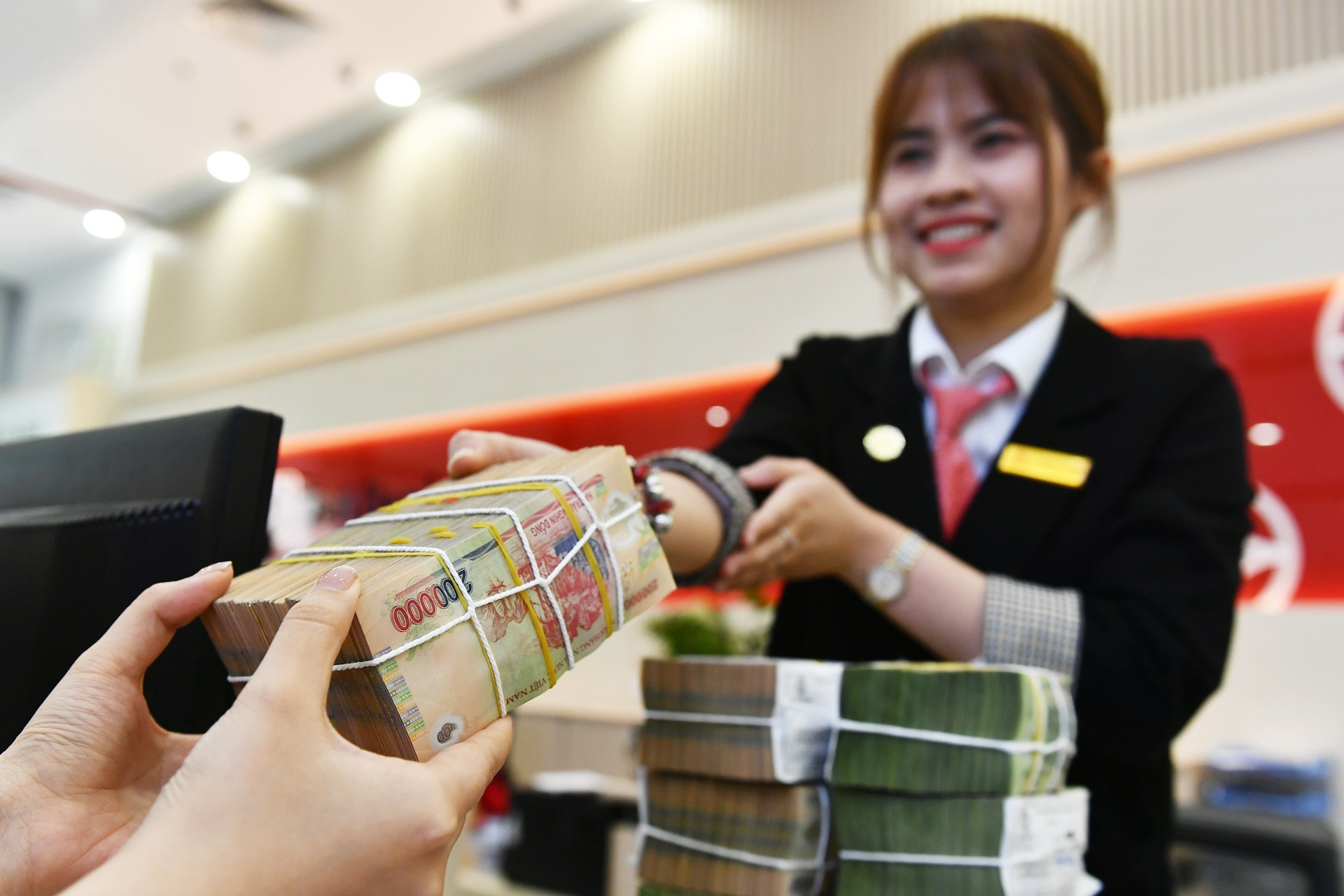Để 'tiền rẻ' chạy vào sản xuất