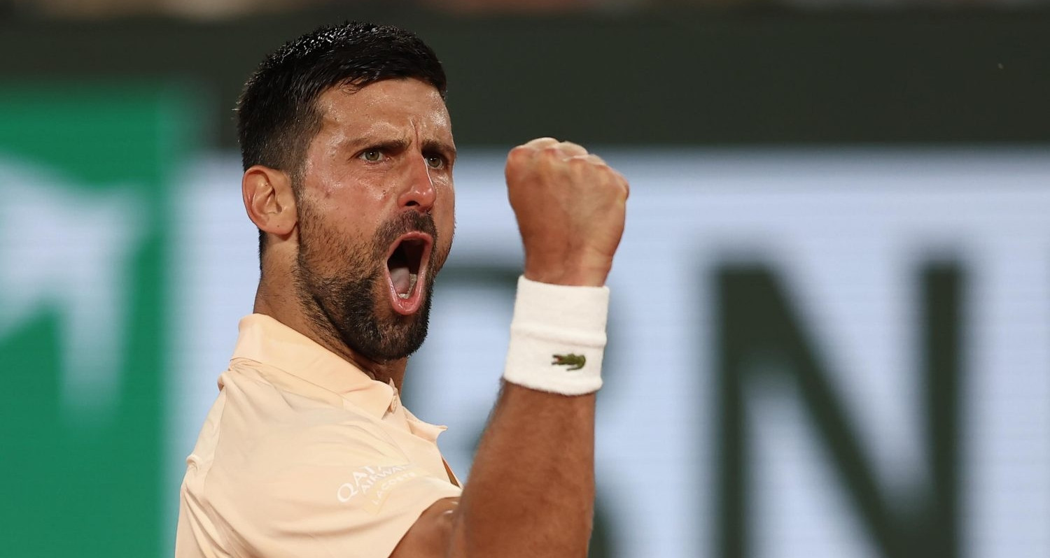 Djokovic ngược dòng vào vòng 2 Roland Garros