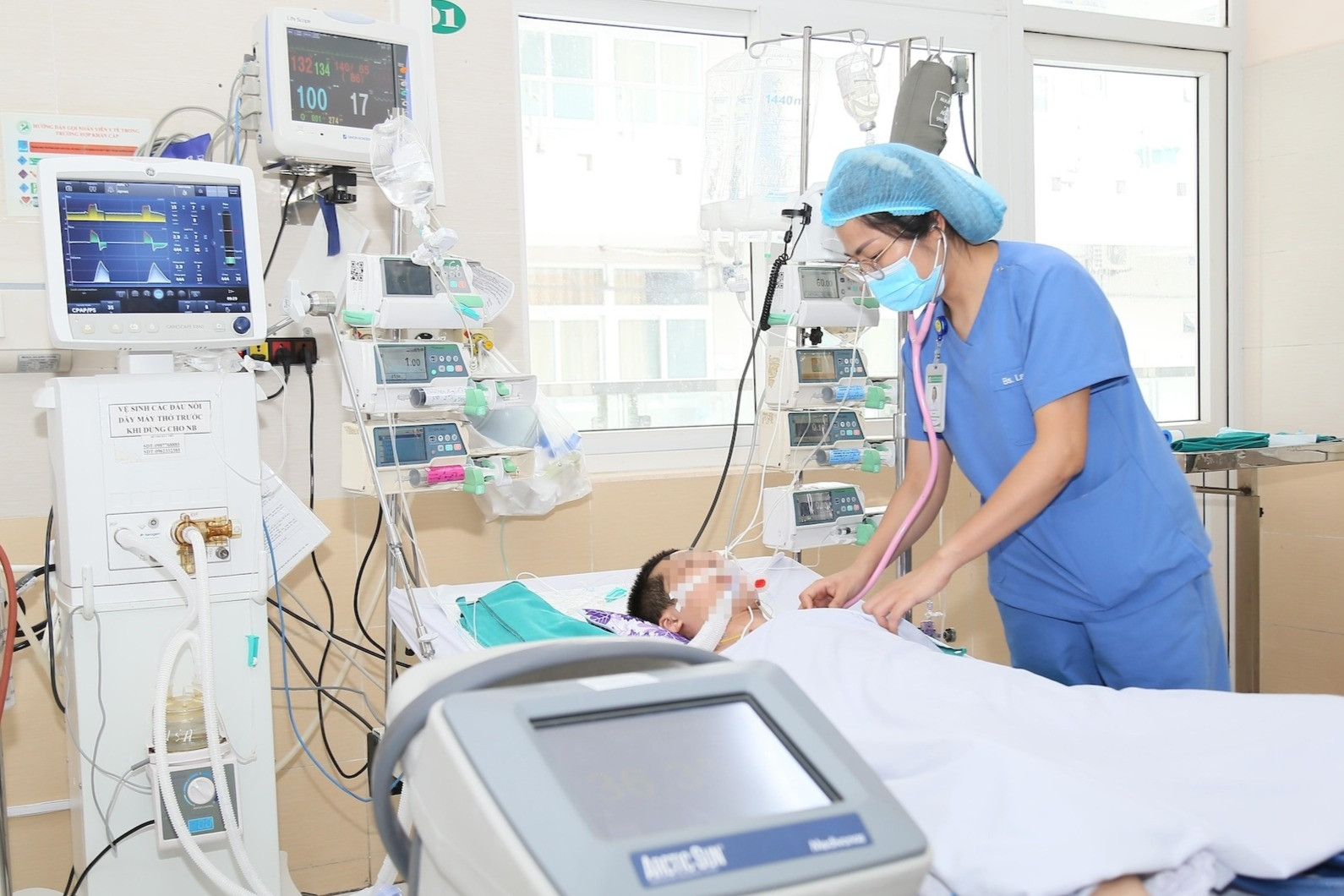  Bé trai Hà Nội đuối nước mất ý thức, ngừng tim khi đi bơi ở bể gần nhà 