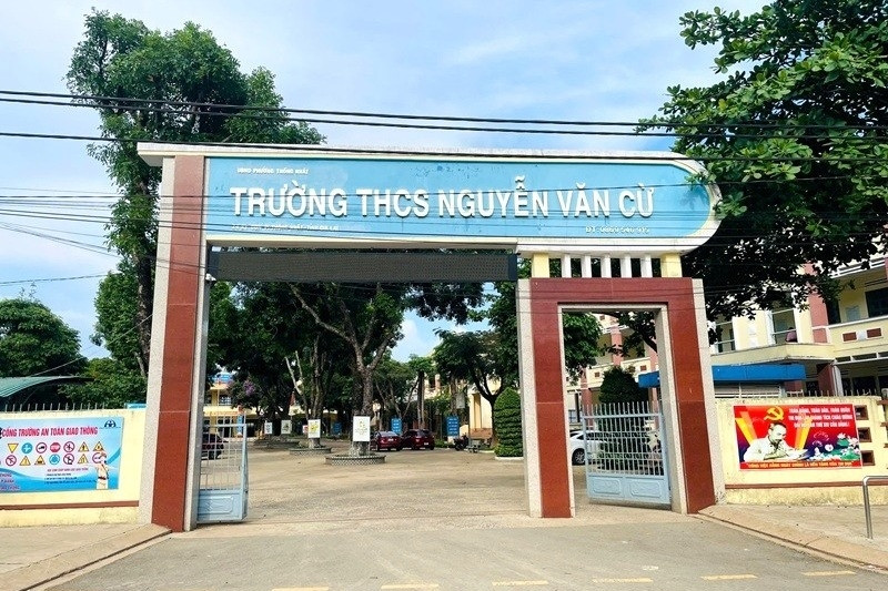 Nam sinh bị bạn dùng rìu đánh vào đầu trong lớp học