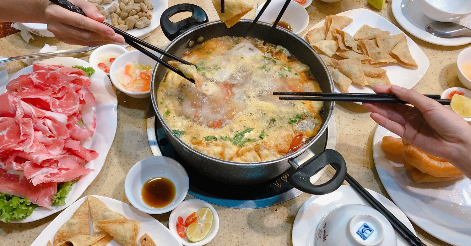 Người phụ nữ loét thực quản do một thói quen khi ăn lẩu