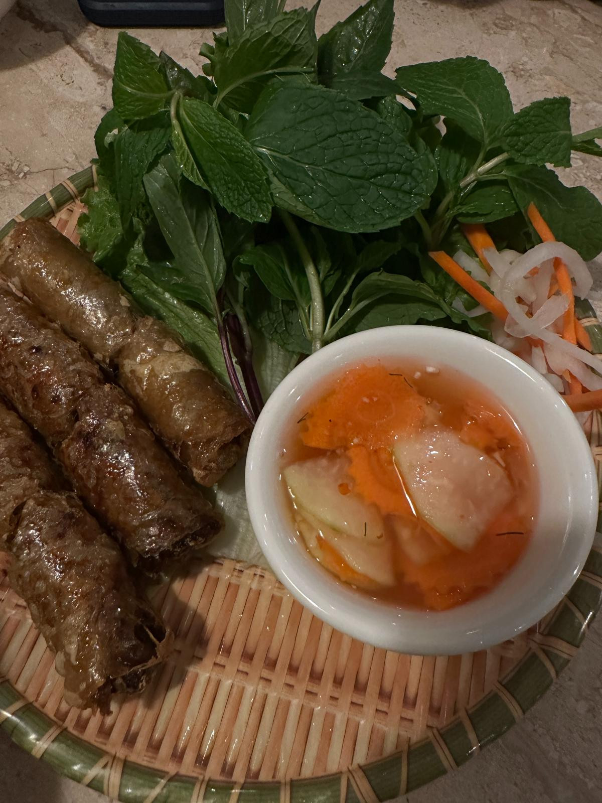 https://static-images.vnncdn.net/vps_images_publish/000001/000003/2026/5/25/ong-chu-my-yeu-am-thuc-viet-nam-3075.jpg