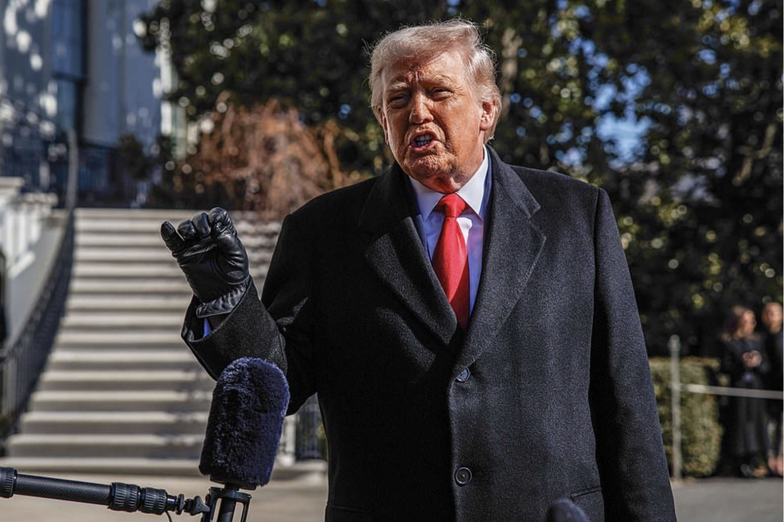 Ông Trump tuyên bố không vội ký thỏa thuận với Iran