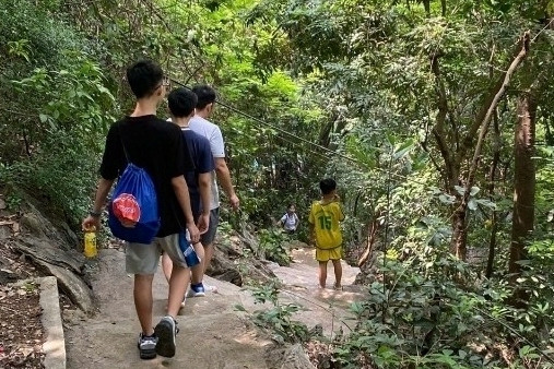 Phụ huynh cuống cuồng tìm nơi gửi con nghỉ hè, cho đi đâu cũng thấy lo