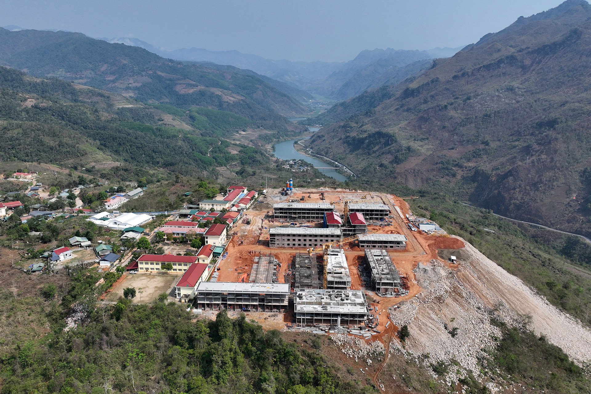 truong lien cap.jpg