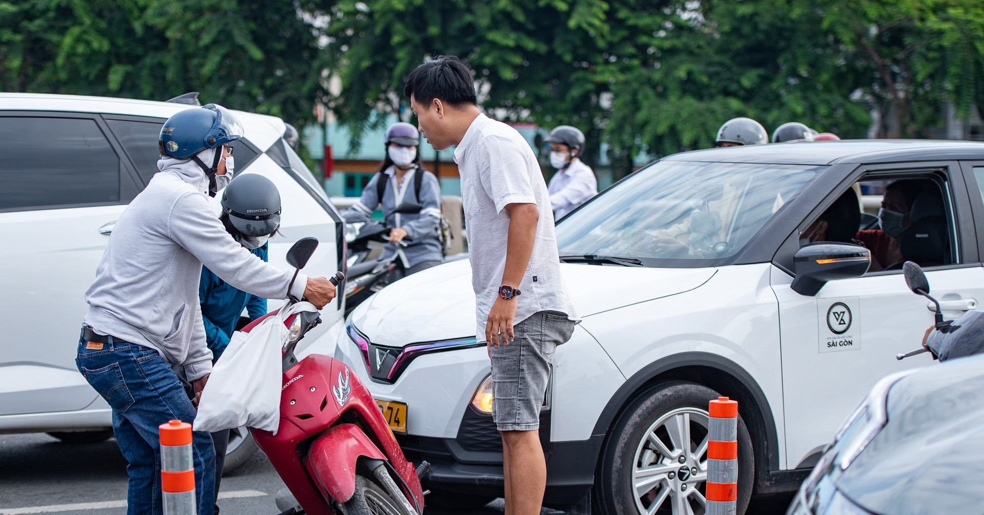 Vòng xoay Điện Biên Phủ sau ngày &amp;apos;lập lại trật tự&amp;apos;: Người dân chưa hết loay hoay