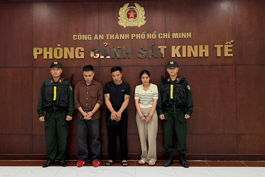 Vụ đột kích quán bar nổi tiếng ở TPHCM: Khởi tố ông chủ sinh năm 1991 và 2 nhân viên