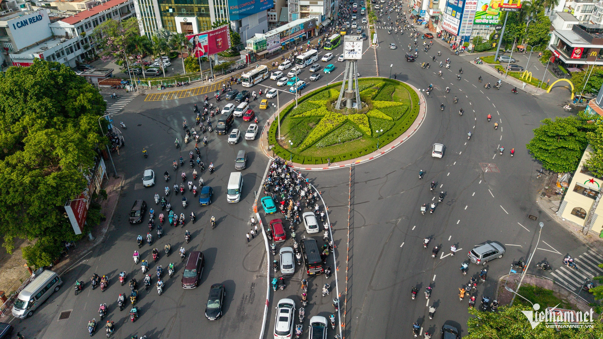 https://static-images.vnncdn.net/vps_images_publish/000001/000003/2026/5/25/w-duong-dien-bien-phu-thi-diem-luu-thong-tuan-hung-9-726.jpg