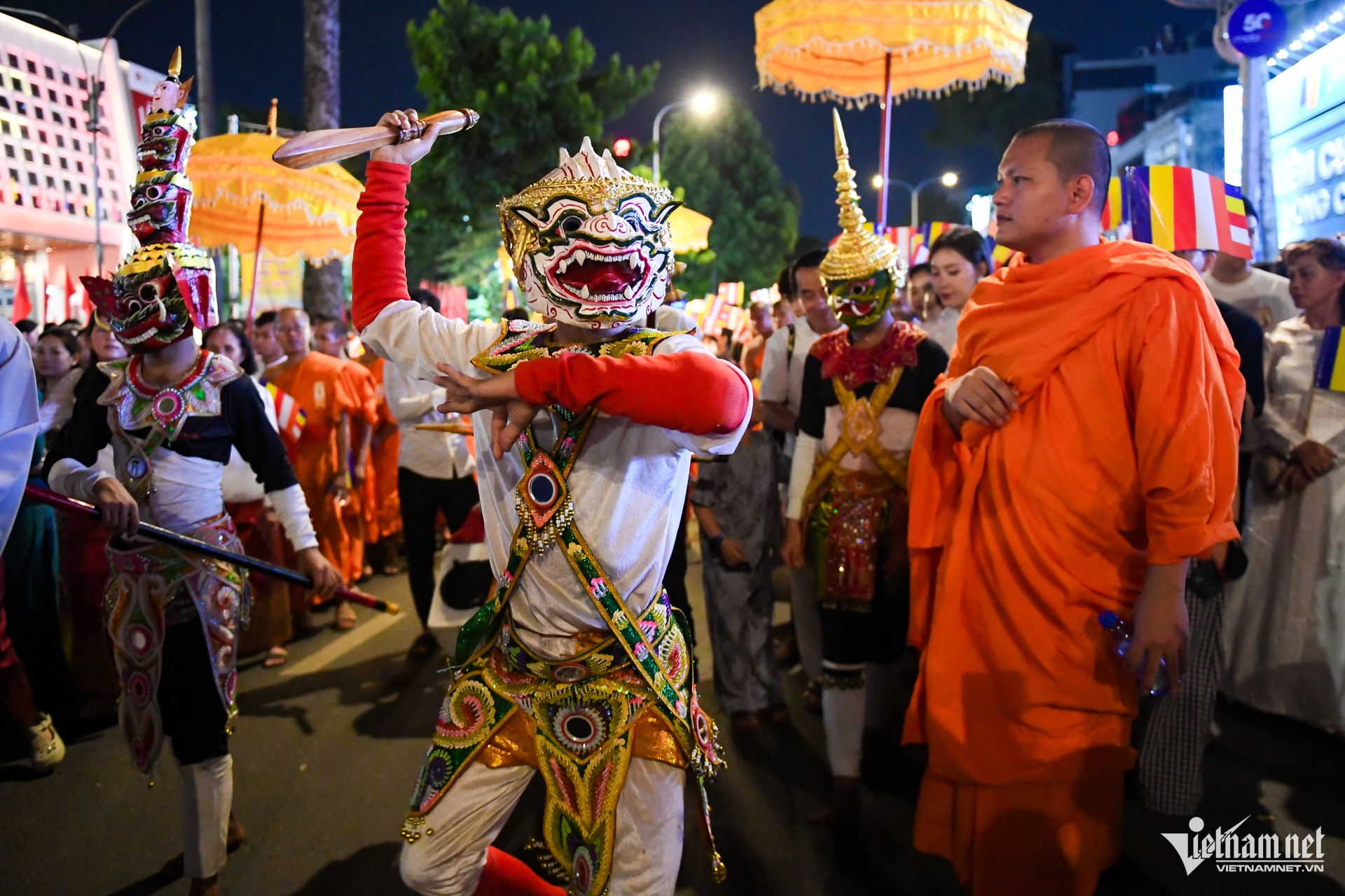 https://static-images.vnncdn.net/vps_images_publish/000001/000003/2026/5/25/w-phat-dan-tphcm-nguyen-hue-15-225.jpg