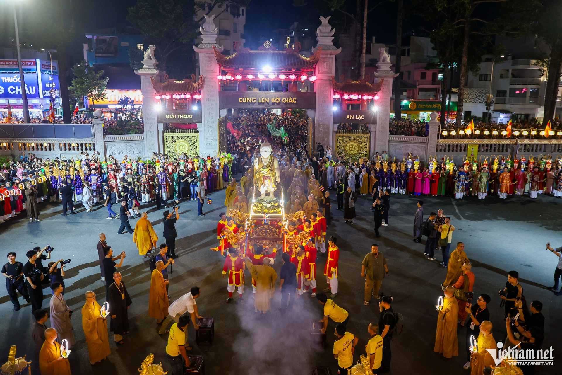 W-phật đản TPHCM Nguyễn Huế 23.jpg