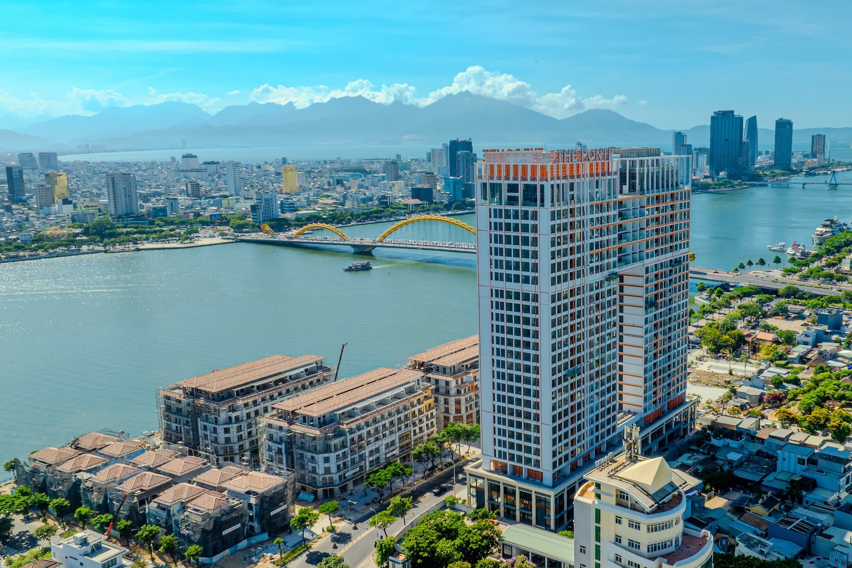 Bàn giao đúng lễ hội pháo hoa, cư dân Sun Ponte Residence đón đặc quyền hiếm có