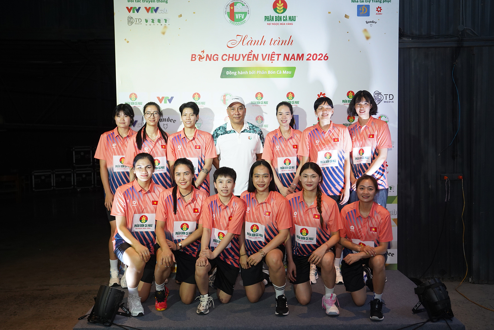 bong chuyen.JPG