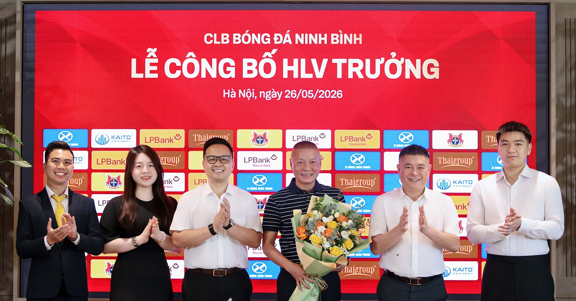 HLV Chu Đình Nghiêm chia tay CLB Hải Phòng, ký 3 năm với Ninh Bình