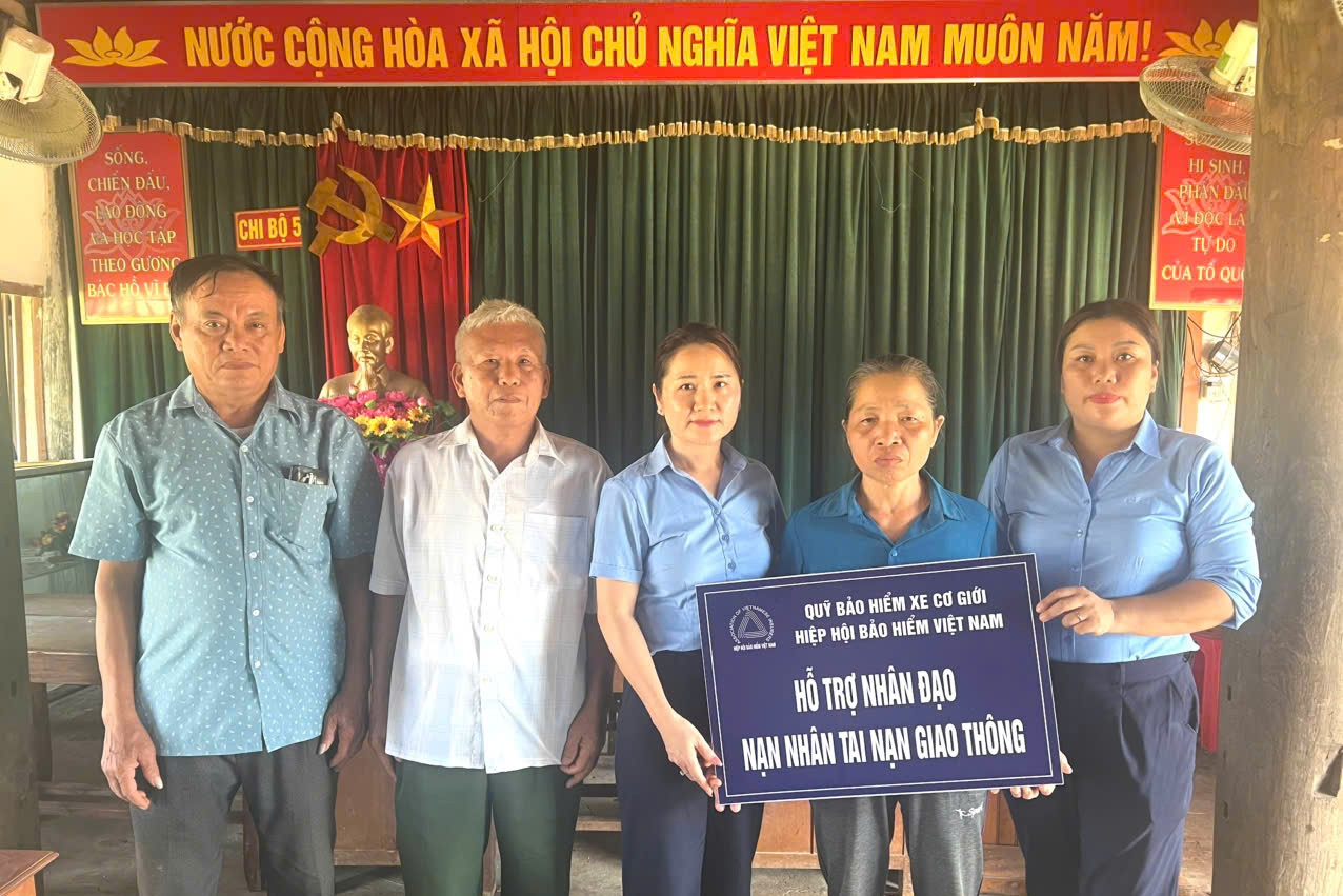 Hỗ trợ 90 triệu đồng cho gia đình 2 nạn nhân tai nạn giao thông ở Nghệ An