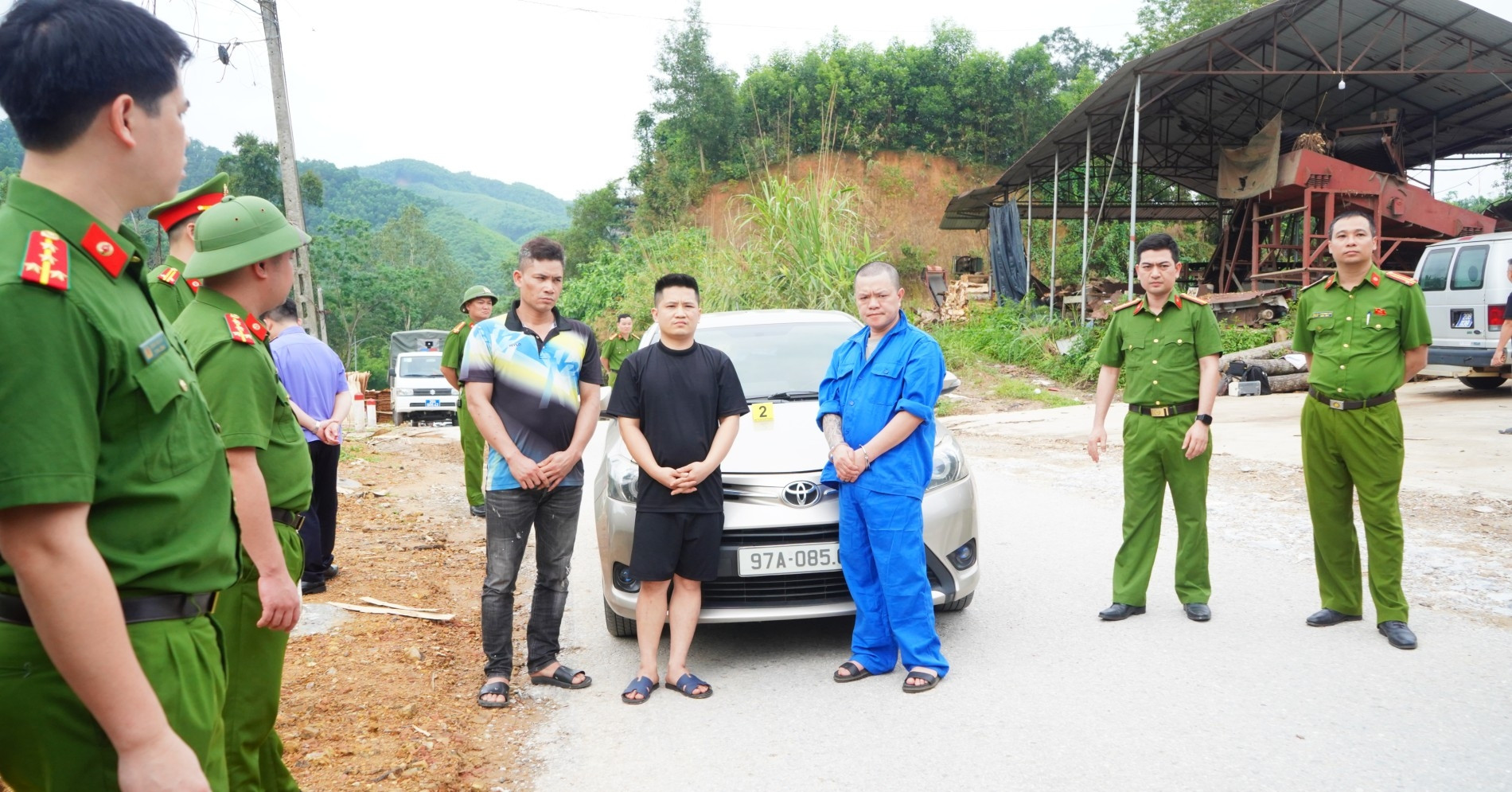 Khởi tố 3 đối tượng trong vụ chặn ô tô, nổ súng ở Thái Nguyên