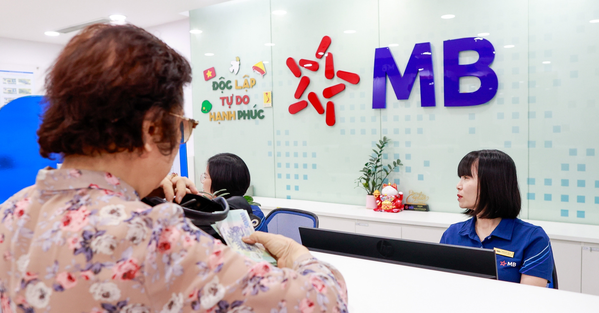 Lãi suất ngân hàng hôm nay 26/5/2026: Ông lớn hạ lãi suất, mức 7,2%/năm biến mất