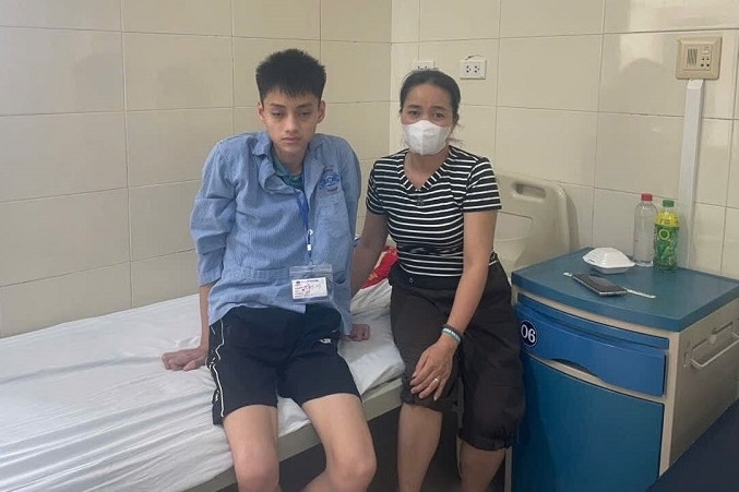 Nam sinh 15 tuổi gác lại giấc mơ học nghề vì căn bệnh ung thư xương quái ác