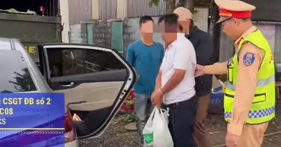 Điều bất ngờ về người đàn ông bỏ xe chạy bộ khi thấy CSGT