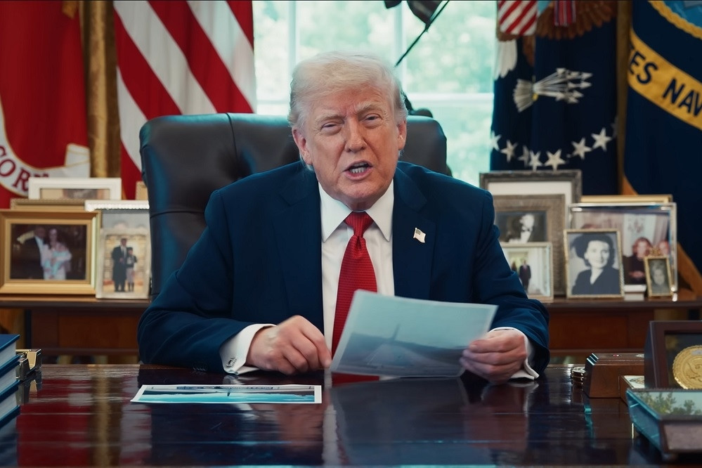 Ông Trump đòi Tehran bàn giao uranium, Iran tuyên bố hạ UAV ở Vịnh Ba Tư