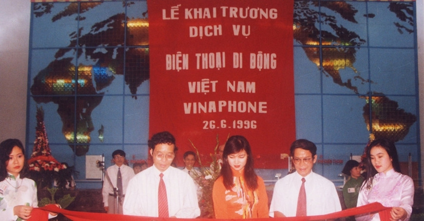 Quyết sách táo bạo của ngành Bưu điện làm mạng di động thứ hai dù bị nghi ngờ