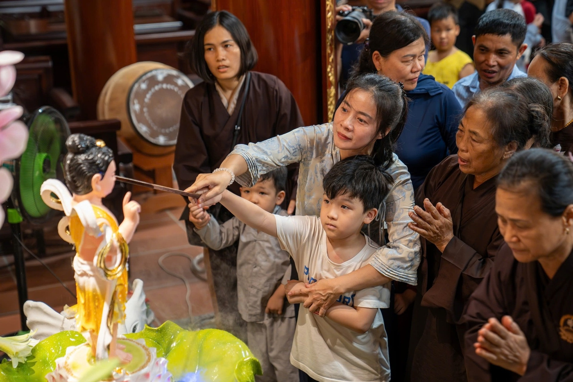  Tại sao có nghi thức tắm Phật trong lễ Phật đản? 