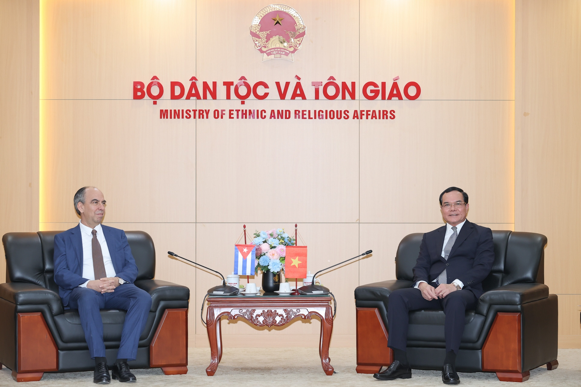 Việt Nam - Cuba tăng cường hợp tác lĩnh vực dân tộc và tôn giáo