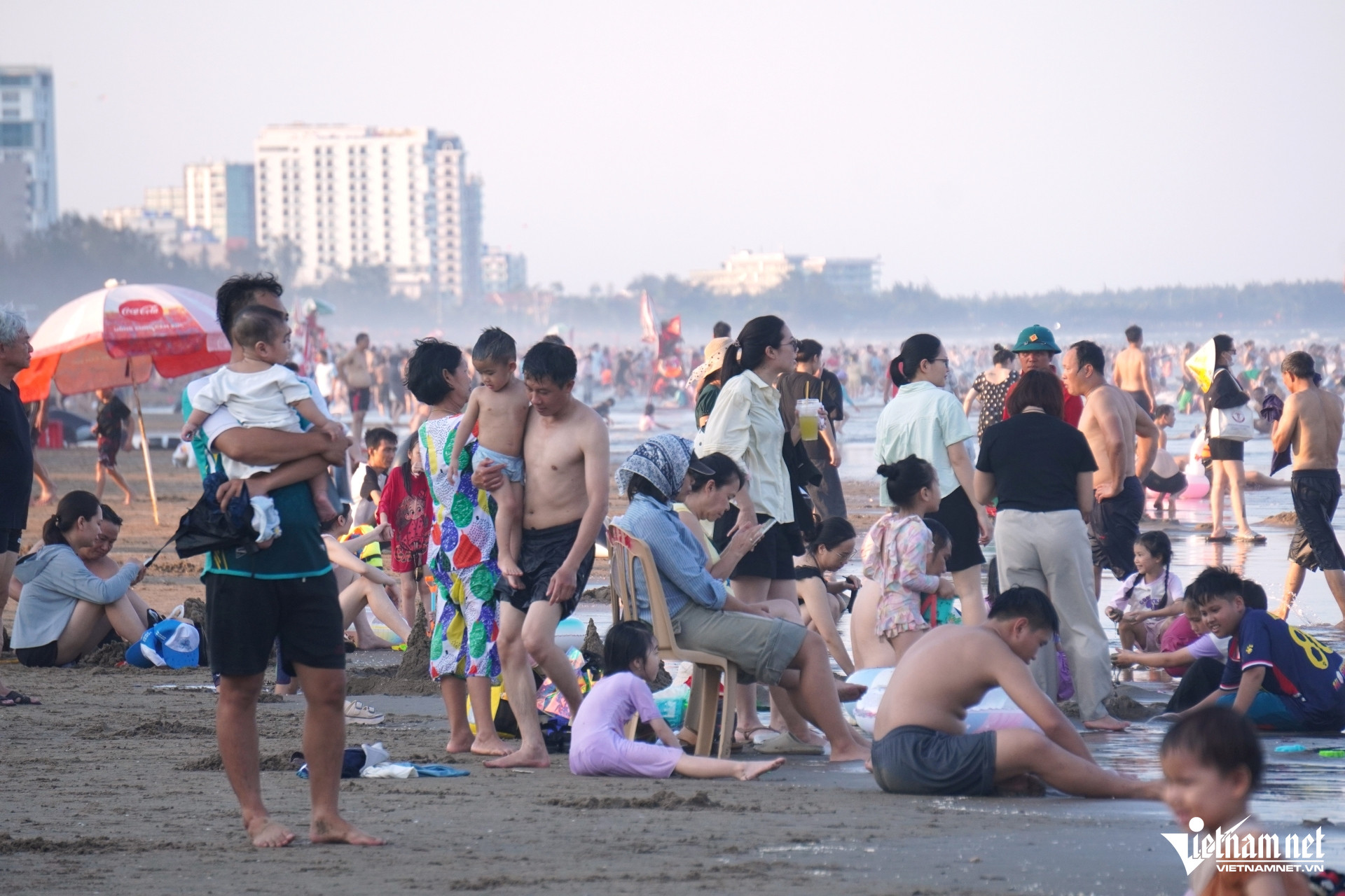 W-a2Biển Sầm Sơn ken đặc.JPG.jpg