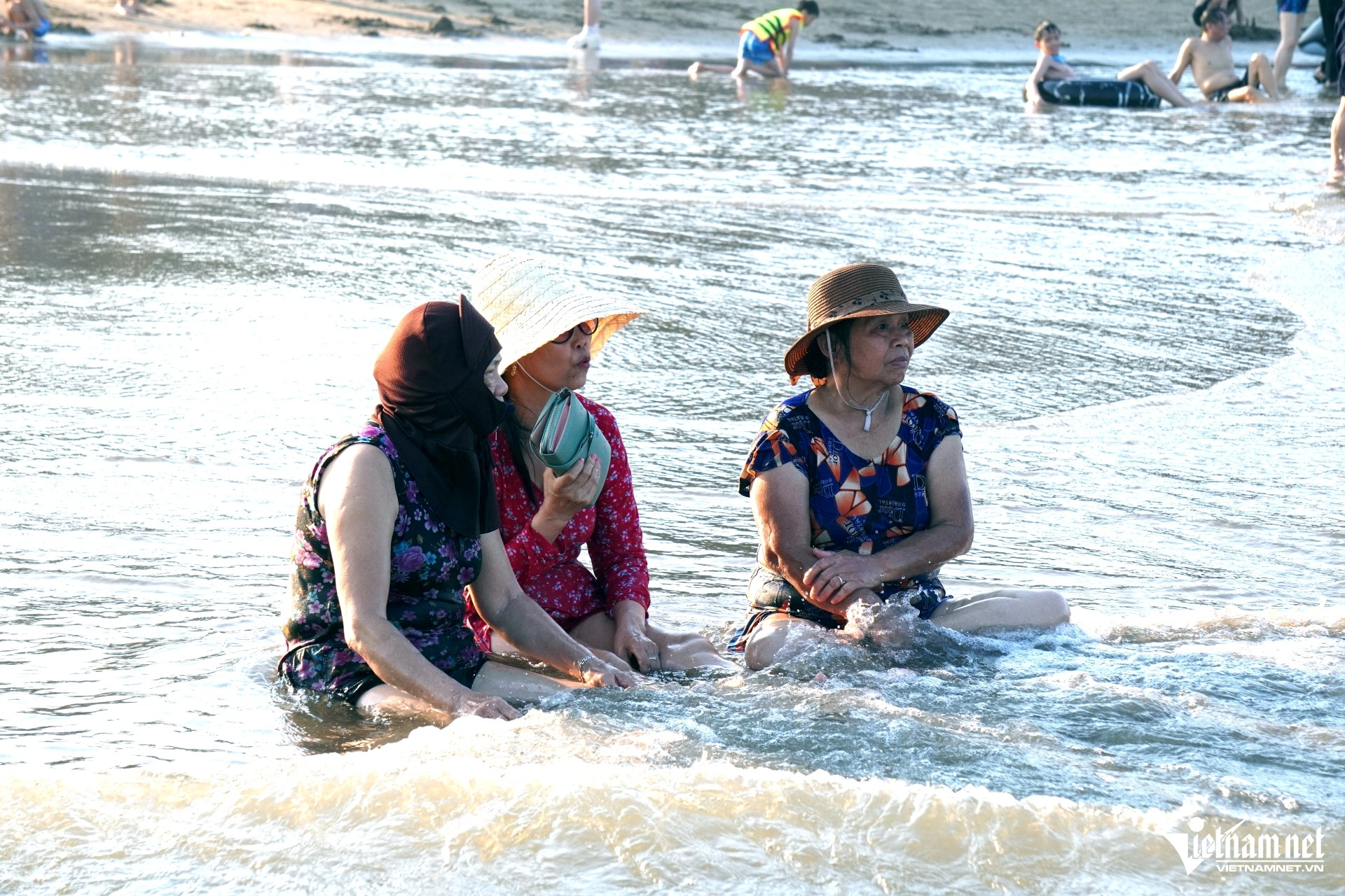 W-a6Biển Sầm Sơn ken đặc.JPG.jpg