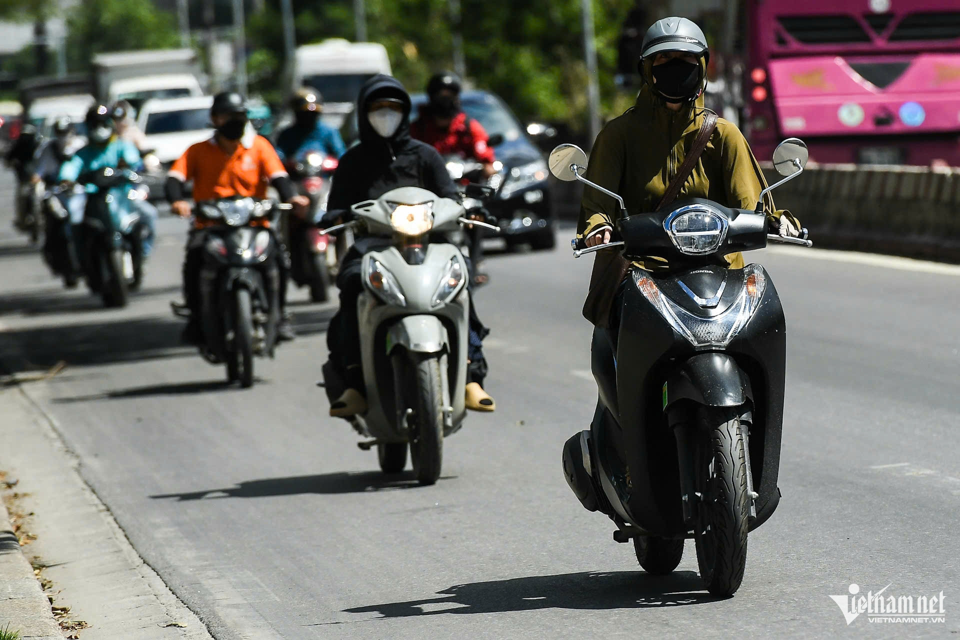 W-nang nong   hanoi   thoi tiet 16.jpg
