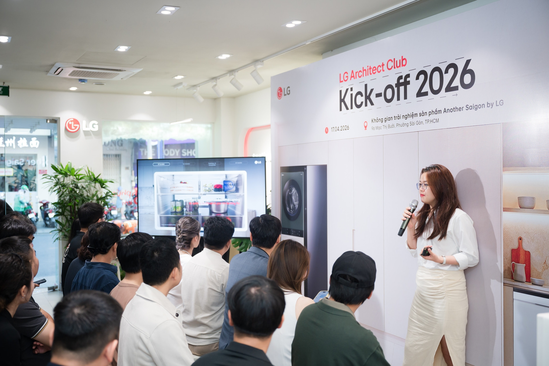 2.LG1704 306.jpg