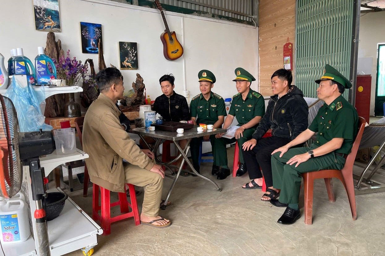 Bộ đội Biên phòng Điện Biên: Đưa thông tin về bản làng, thắp sáng vùng biên