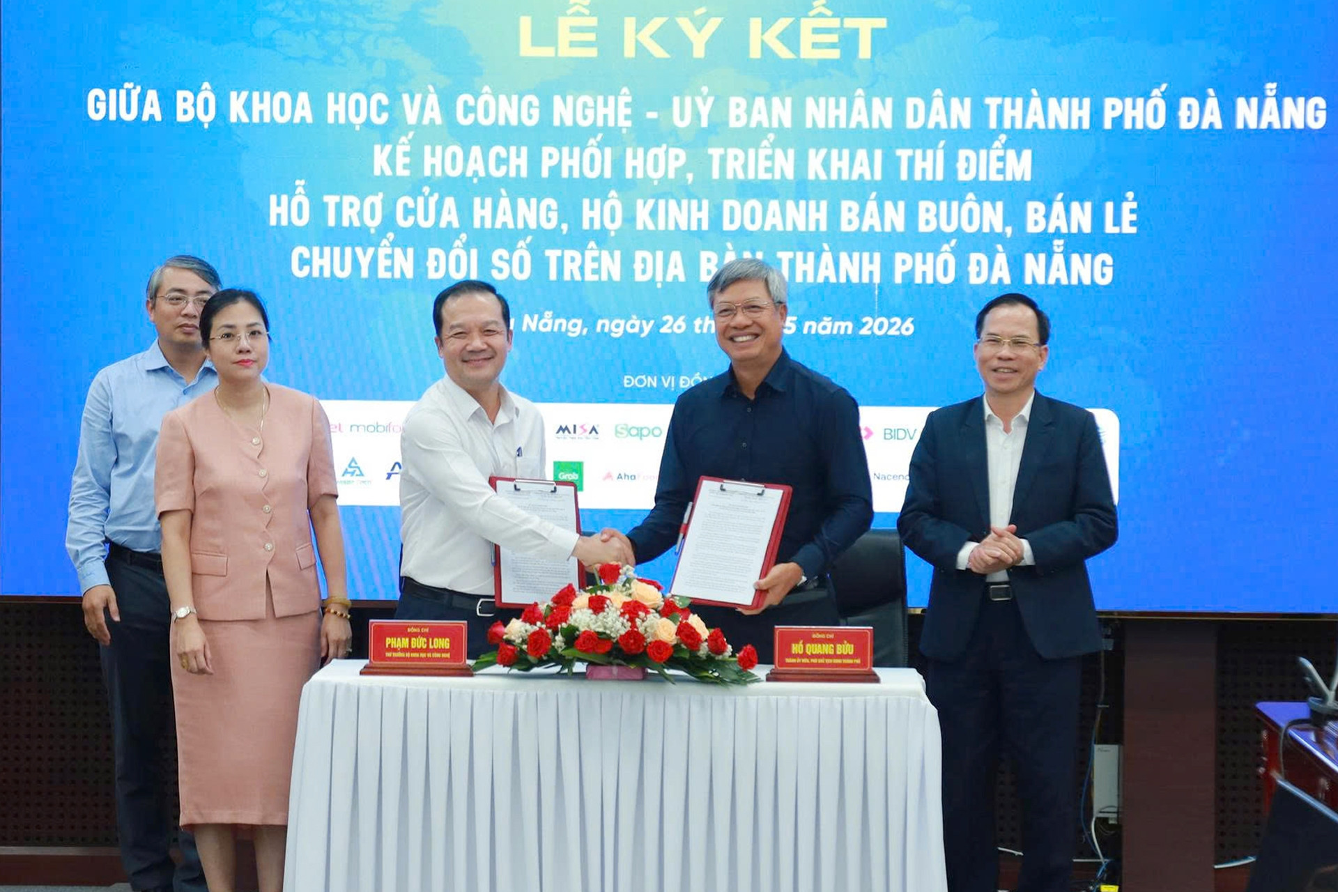 Hợp tác thúc đẩy phổ cập chuyển đổi số cho các cửa hàng, hộ kinh doanh