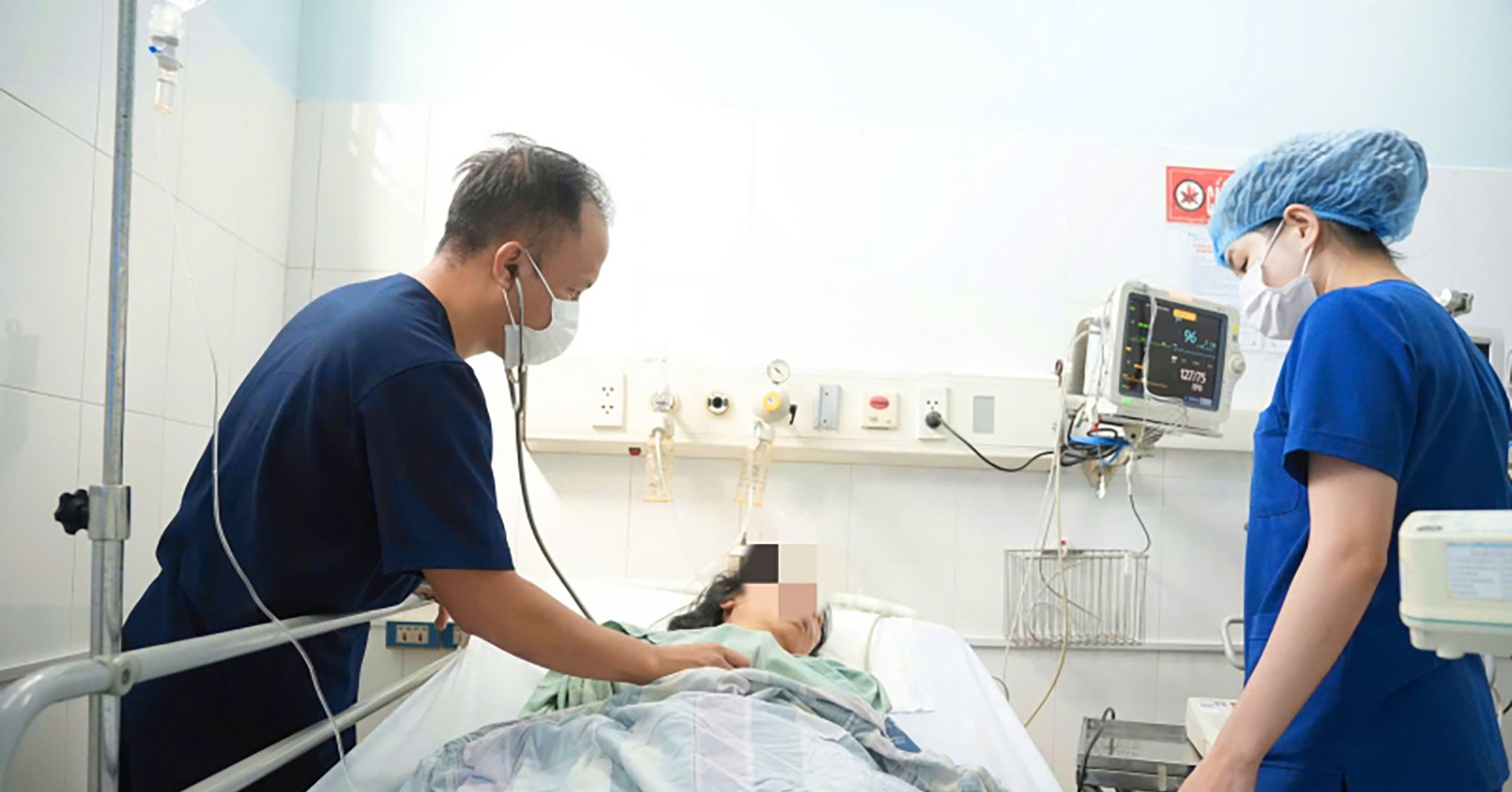 Làm việc lâu dưới nắng nóng gay gắt, 2 người bị co giật, hôn mê