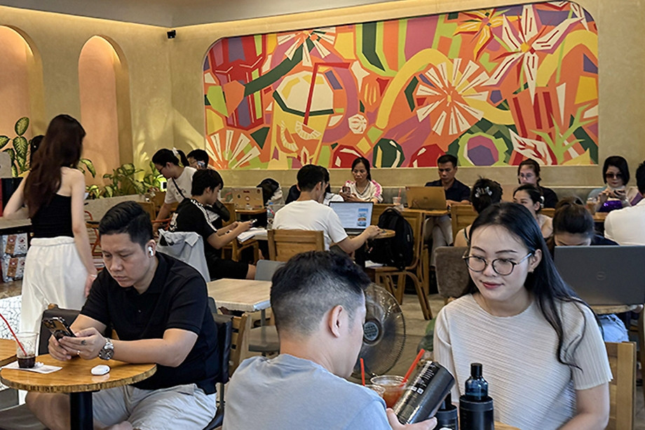 Quán cà phê kín khách mùa nắng nóng, chủ quán vẫn không vui vì thói quen khó đỡ