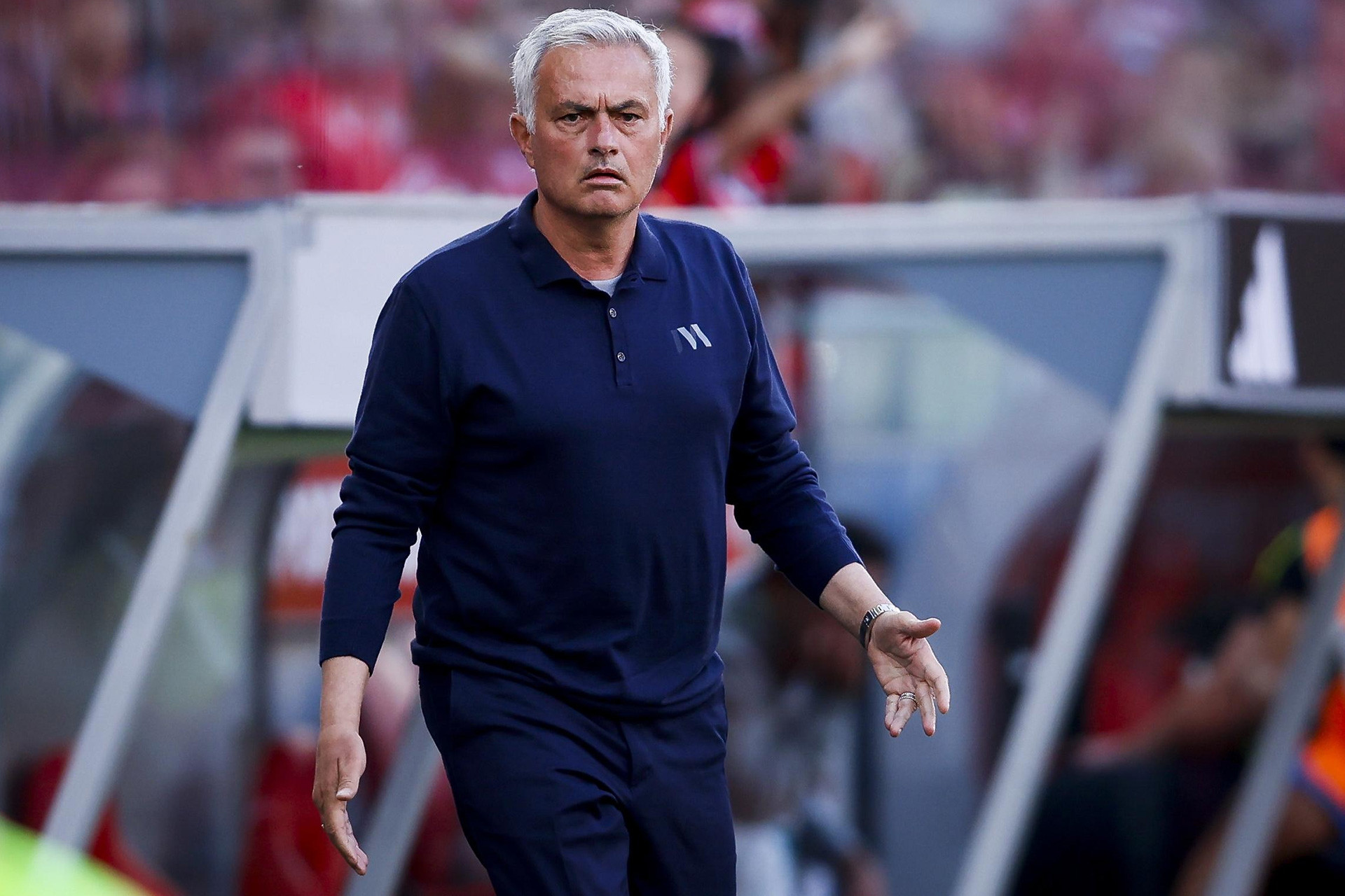Real Madrid mất bộn tiền vì Mourinho
