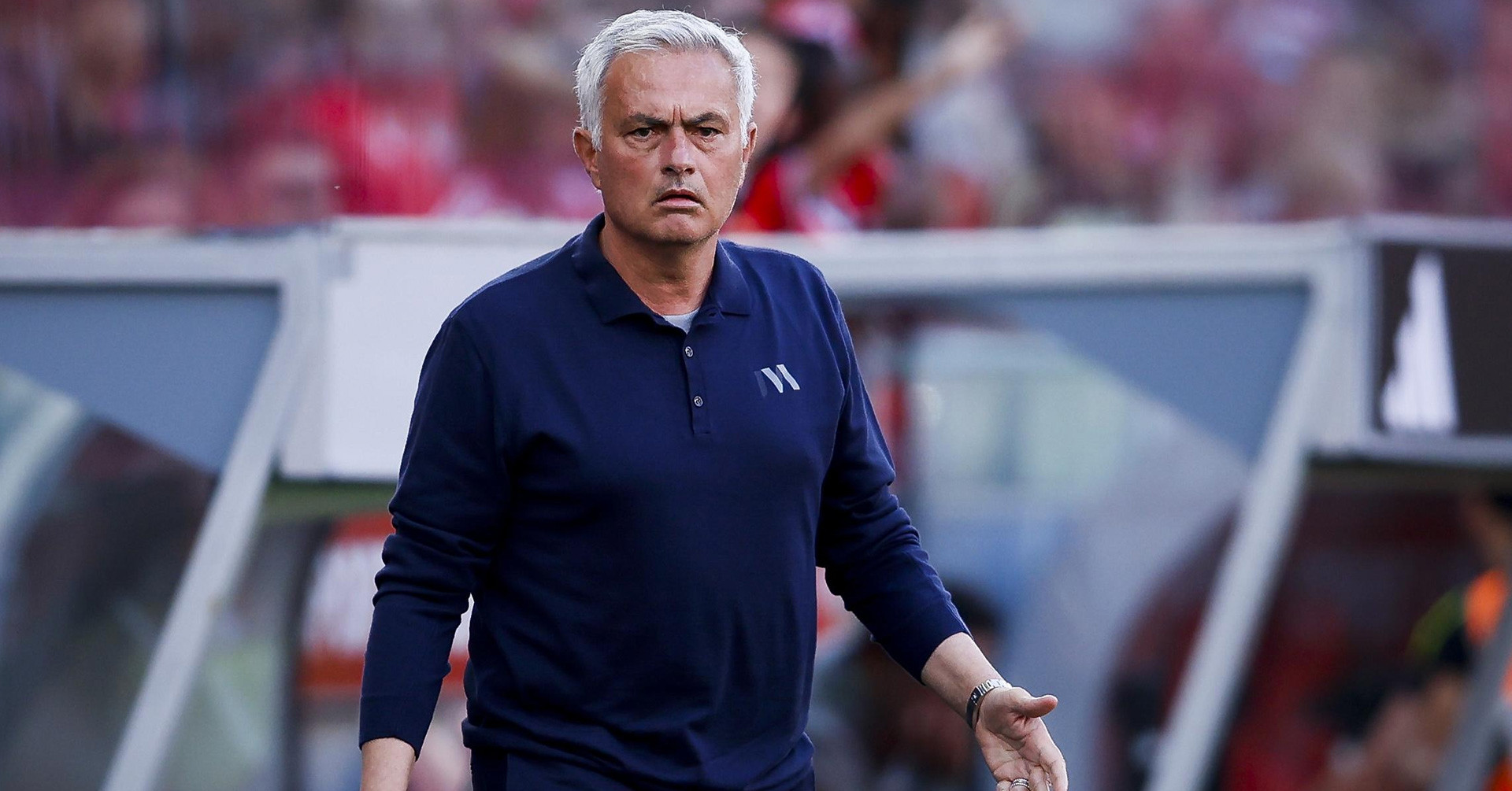Real Madrid mất bộn tiền vì Mourinho