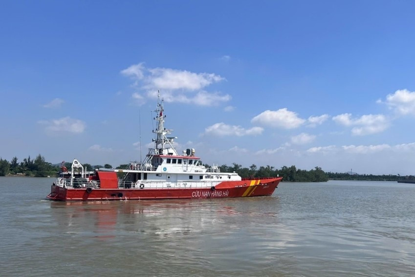 Tàu chở 11 người nghi bị sóng đánh chìm ở Hải Phòng, 2 người mất tích