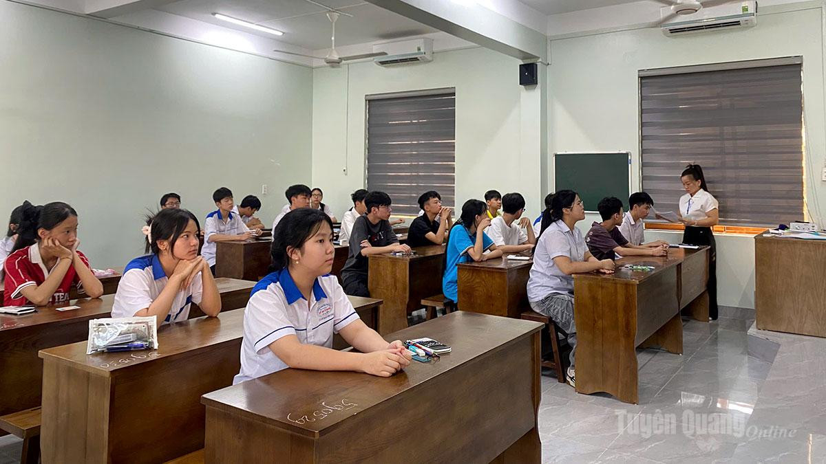 thi lớp 10 Tuyên Quang 3.jpg