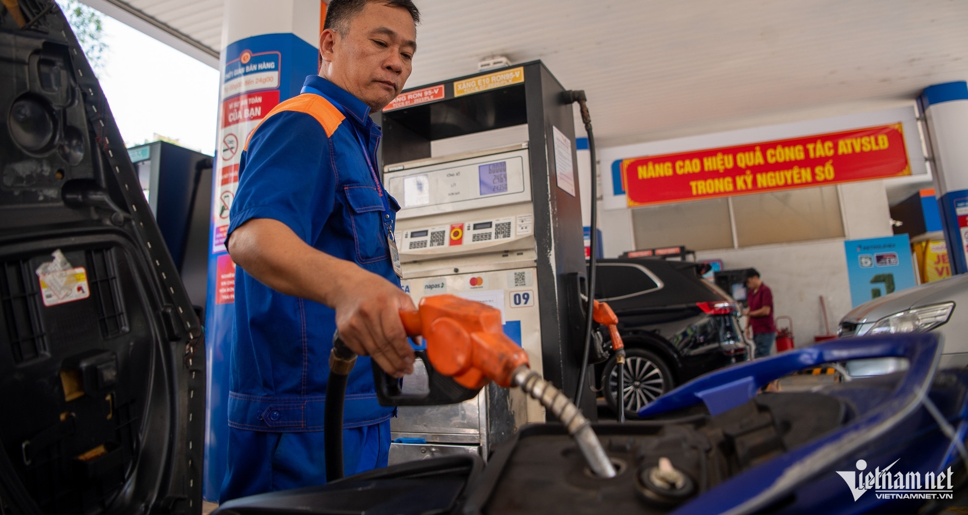 Thứ trưởng Công Thương: Triển khai xăng E10 không nhằm áp đặt người dân