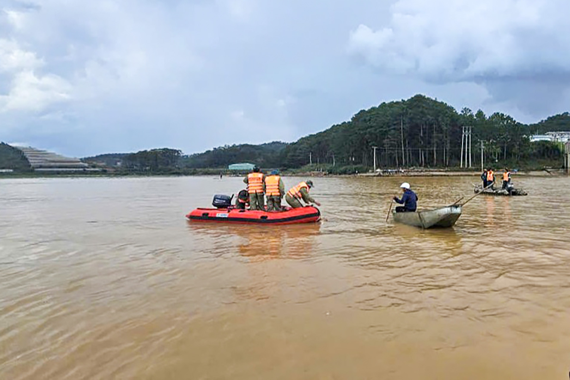Tìm thấy thi thể bé gái 12 tuổi bị lũ cuốn ở Đà Lạt