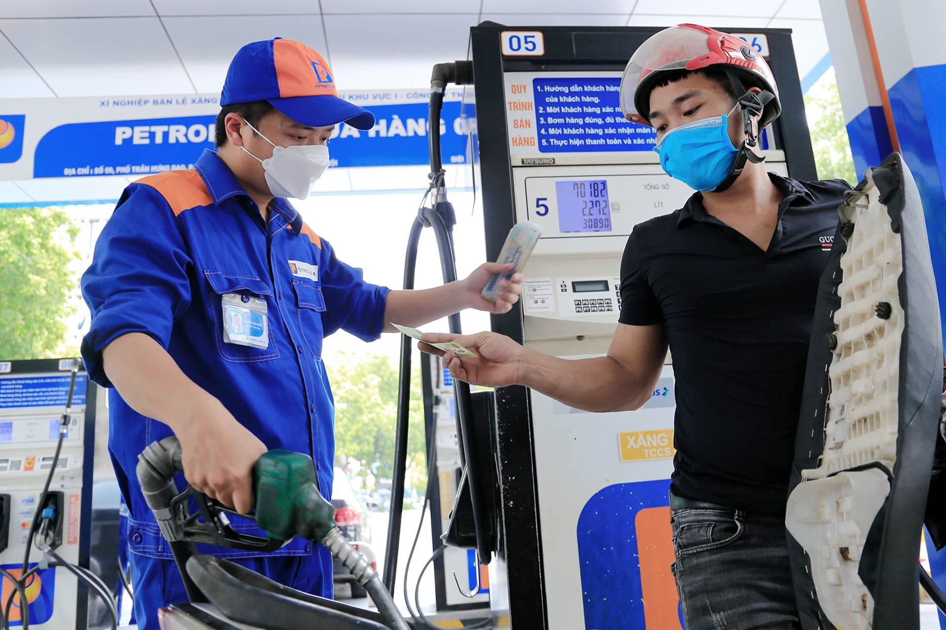 Giá xăng dầu hôm nay 28/5: Thế giới giảm sâu, trong nước chiều nay điều chỉnh